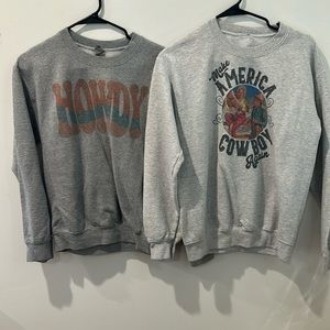 Set of 2- Gildan screen print crewnecks